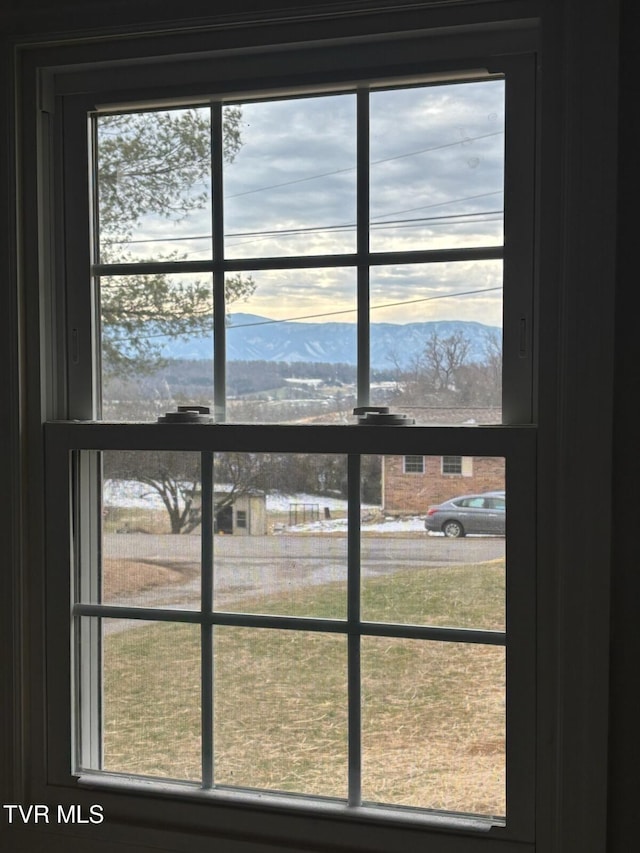 2160 Whirlwind Rd, Greeneville, TN 37743 - details with a mountain view