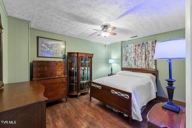 196 Furches Dr, Gray, TN 37615 - bedroom with wood finished floors, a textured ceiling, and ceiling fan