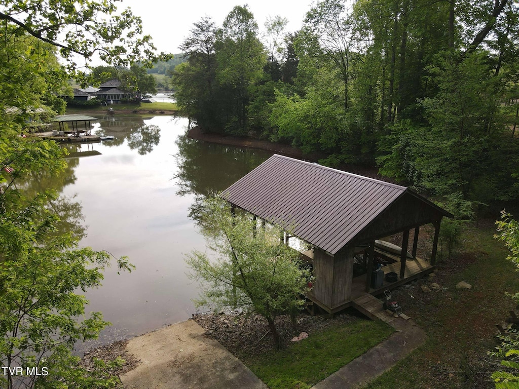 500 Candy Creek Private Dr, Blountville, TN 37617