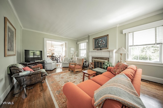 living room featuring baseboards, ornamental molding, and hardwood / wood-style flooring