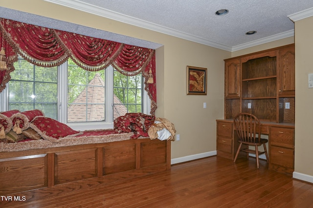 sitting room featuring dark wood-style flooring, a textured ceiling, crown molding, built in study area, and baseboards
