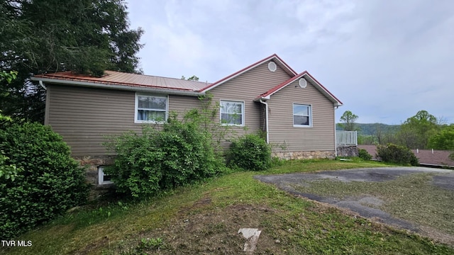 616 SE Kiser Ave, Coeburn, VA 24230 - exterior space featuring metal roof