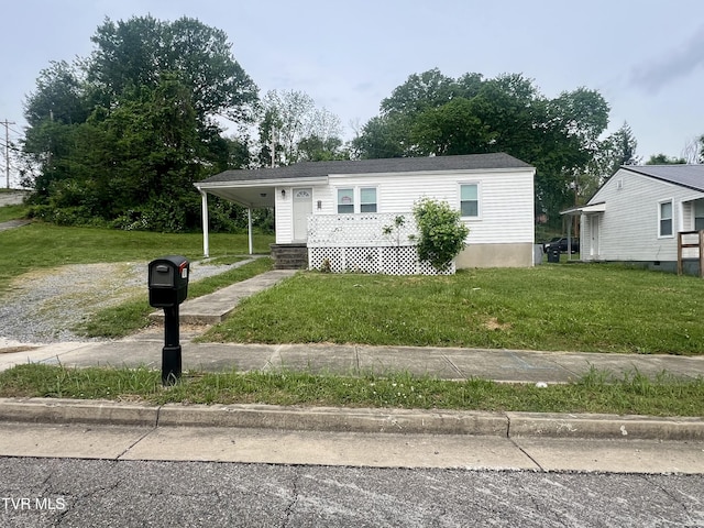 1001 Gibson Mill Rd, Kingsport, TN 37660 - view of front facade featuring driveway, a front yard, and an attached carport