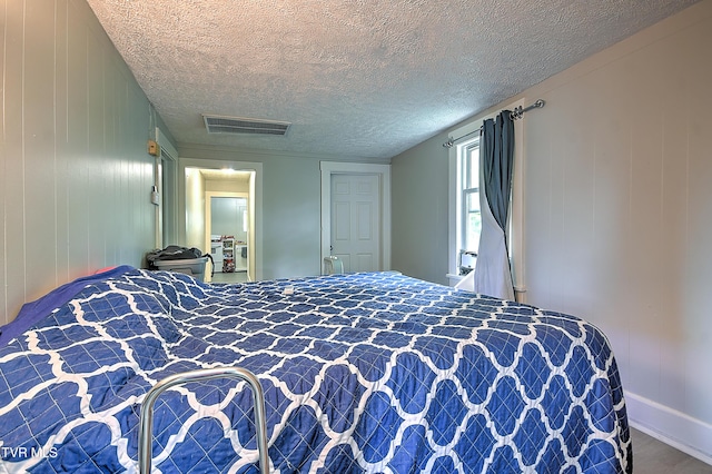 921 E Sevier Ave, Kingsport, TN 37660 - bedroom featuring baseboards, visible vents, and a textured ceiling