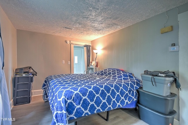 921 E Sevier Ave, Kingsport, TN 37660 - bedroom with visible vents, a textured ceiling, and wood finished floors