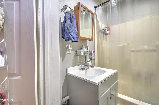 921 E Sevier Ave, Kingsport, TN 37660 - bathroom with walk in shower and vanity