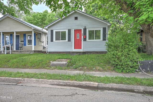921 E Sevier Ave, Kingsport, TN 37660 - bungalow-style home with a porch