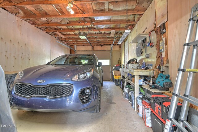 190 Roanwood Rd, Roan Mountain, TN 37687 - view of garage