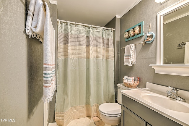 190 Roanwood Rd, Roan Mountain, TN 37687 - bathroom featuring vanity, a textured wall, curtained shower, and toilet