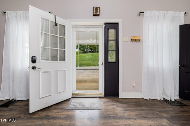 entryway featuring baseboards and dark wood-style floors