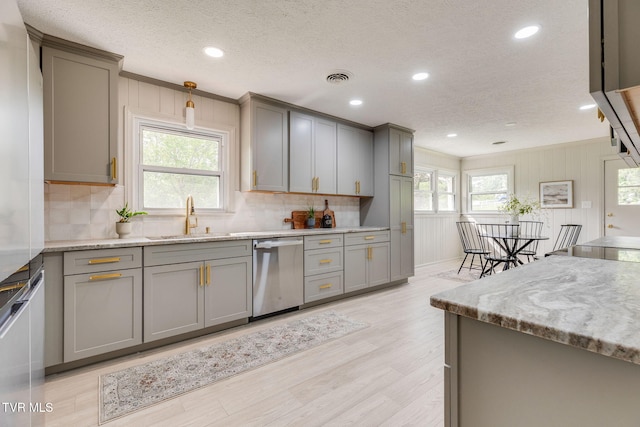 541 Vance Dr, Bristol, TN 37620 - kitchen featuring stainless steel appliances, a sink, gray cabinetry, a textured ceiling, and tasteful backsplash
