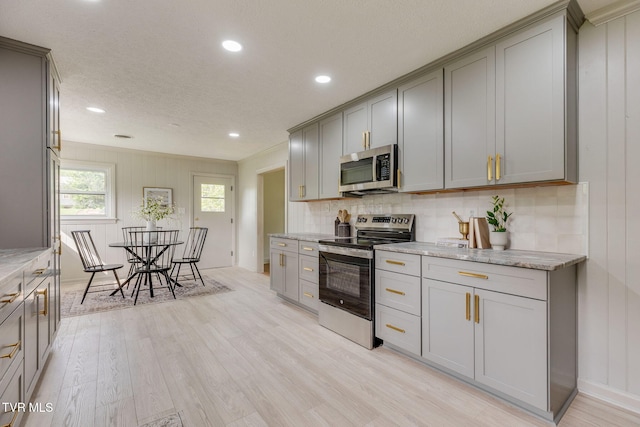 541 Vance Dr, Bristol, TN 37620 - kitchen featuring stainless steel appliances, gray cabinetry, decorative backsplash, light wood-type flooring, and recessed lighting