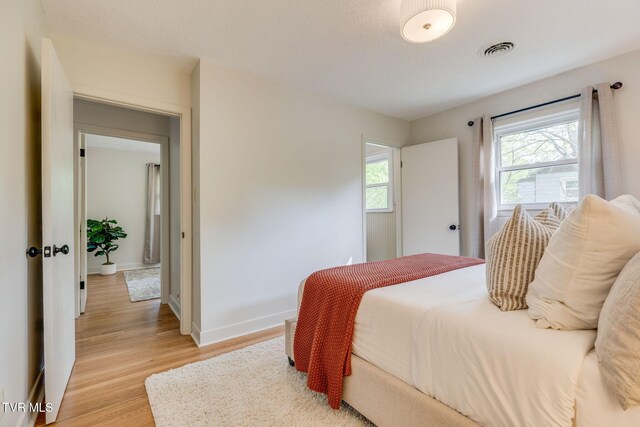 541 Vance Dr, Bristol, TN 37620 - bedroom featuring light wood finished floors and baseboards