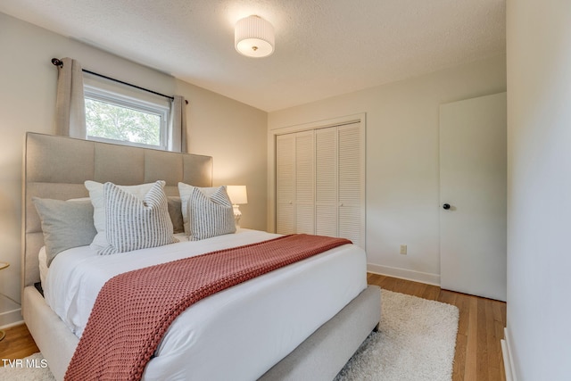 541 Vance Dr, Bristol, TN 37620 - bedroom with a closet, light wood-style floors, baseboards, and a textured ceiling