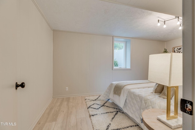 541 Vance Dr, Bristol, TN 37620 - bedroom with a textured ceiling, wood finished floors, and baseboards