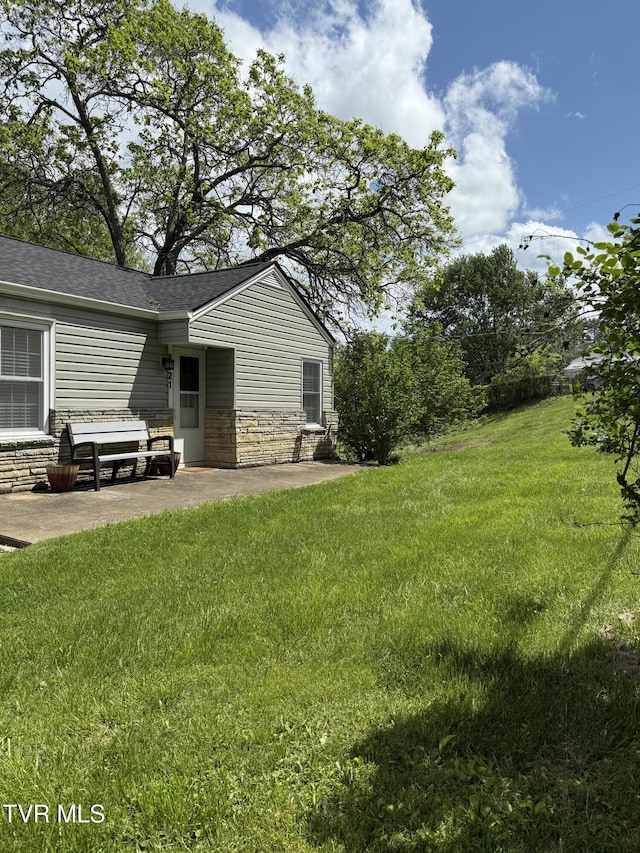 view of yard with a patio area