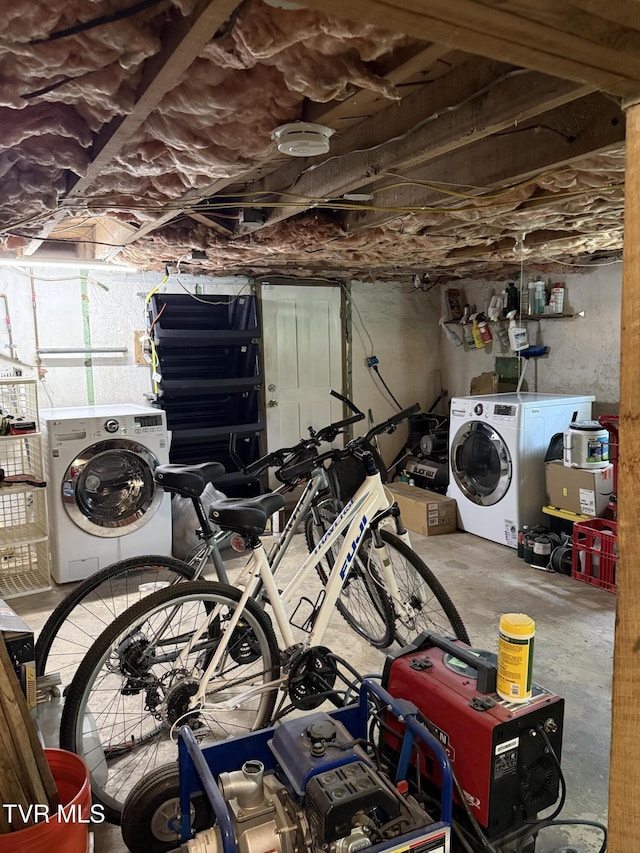 garage with independent washer and dryer