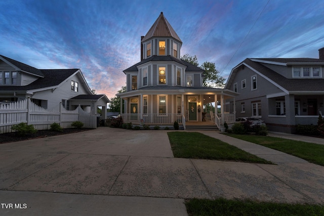 920 Pennsylvania Ave, Bristol, TN 37620 - view of front of house featuring covered porch, fence, and driveway
