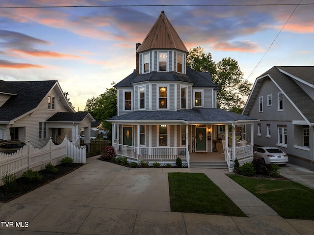 920 Pennsylvania Ave, Bristol, TN 37620 - victorian-style house with a porch and fence