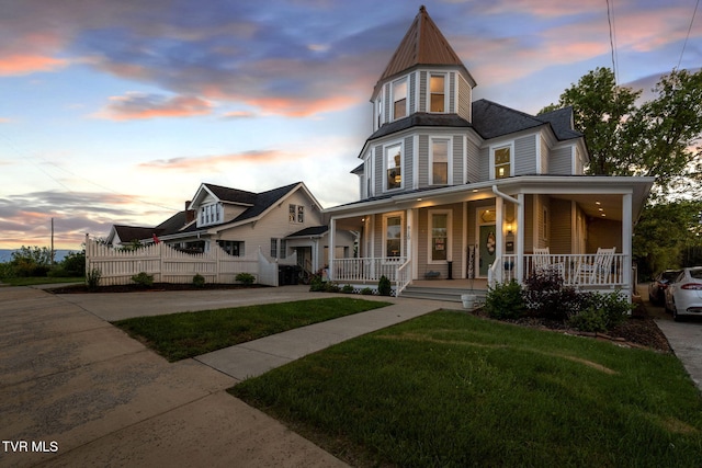 920 Pennsylvania Ave, Bristol, TN 37620 - victorian house with covered porch, fence, and a yard