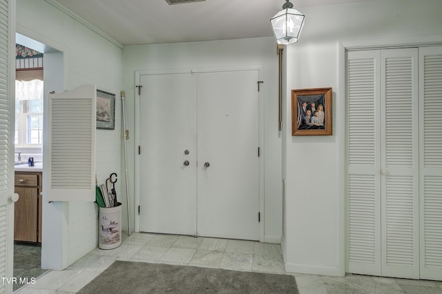 600 Valley Ave, Erwin, TN 37650 - entrance foyer with baseboards