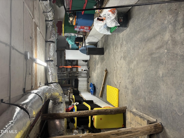 3401 Fairfax Rd, Coeburn, VA 24230 - view of garage