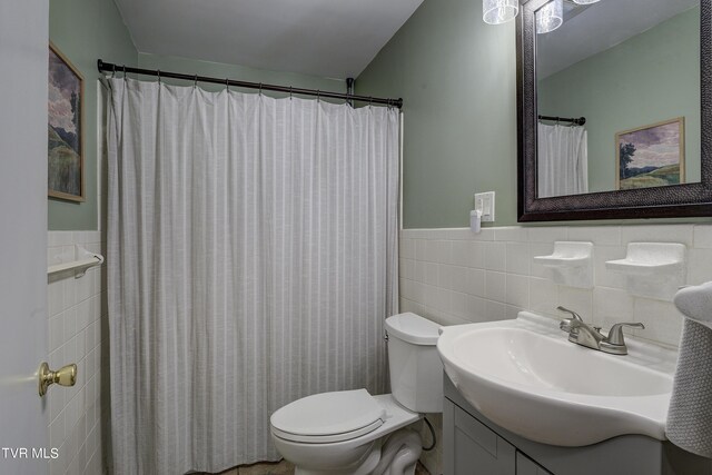 2405 Larkspur Dr, Johnson City, TN 37604 - full bath featuring tile walls, toilet, wainscoting, a shower with shower curtain, and vanity