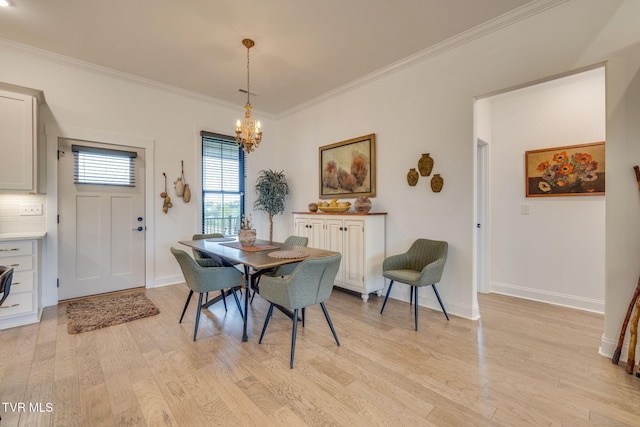 dining area featuring light wood-style flooring, a chandelier, crown molding, and baseboards