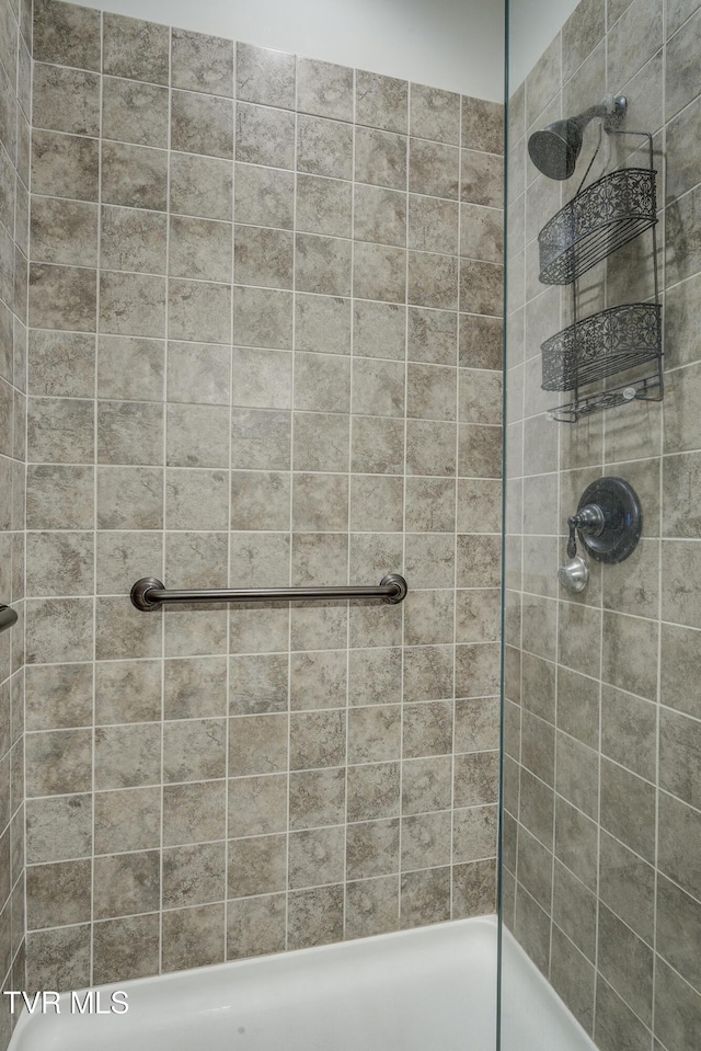 575 Boring Chapel Rd Unit 31, Johnson City, TN 37615 - bathroom featuring a tile shower