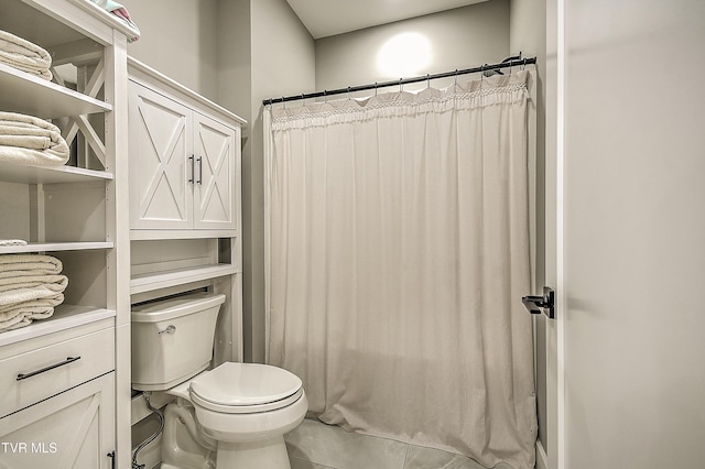 bathroom with toilet and a shower with shower curtain