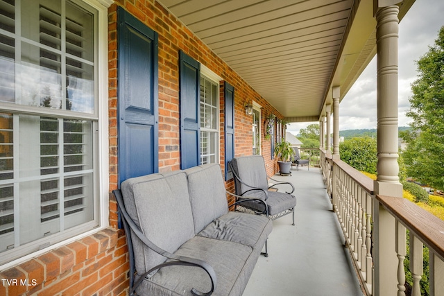 balcony featuring covered porch