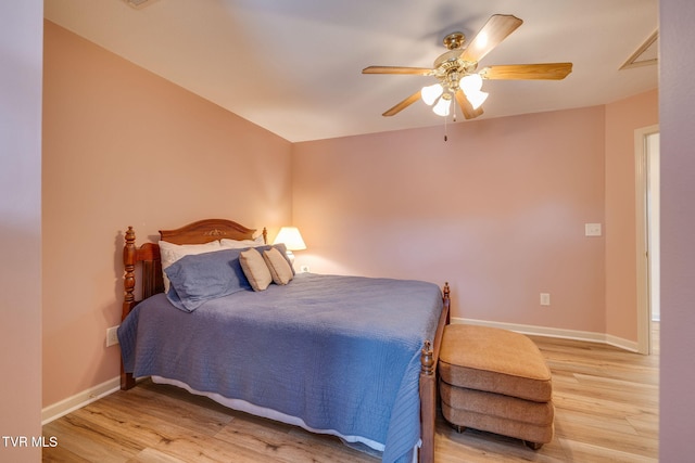 bedroom featuring light wood finished floors, baseboards, and a ceiling fan