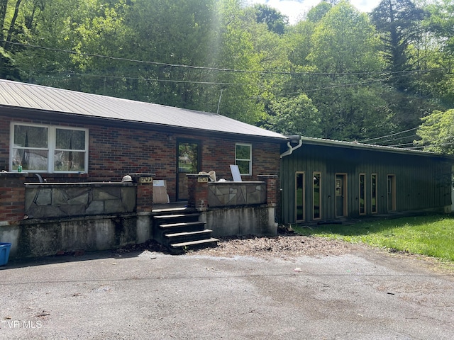 6430 Hoot Owl Hollow Rd, Norton, VA 24273 - view of front of home with brick siding