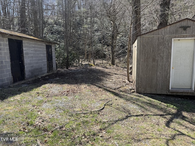 6430 Hoot Owl Hollow Rd, Norton, VA 24273 - view of yard with an outbuilding and a shed