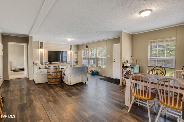 100 Colyer Rd, Greeneville, TN 37743 - living room featuring wood finished floors, a textured ceiling, and crown molding