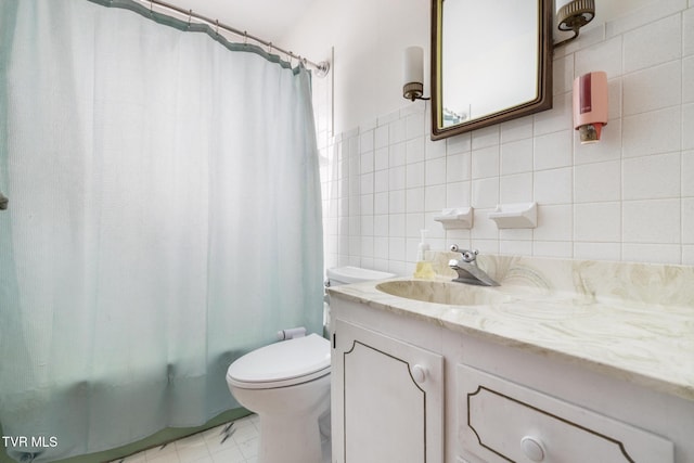 216 Sunbury Ct, Kingsport, TN 37664 - full bathroom with toilet, shower / bathtub combination with curtain, tasteful backsplash, and vanity