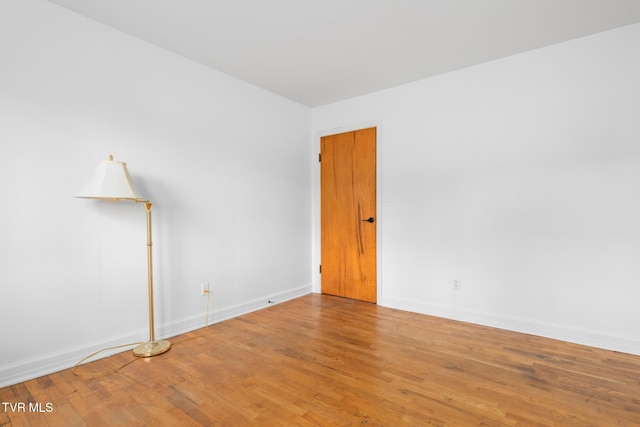 216 Sunbury Ct, Kingsport, TN 37664 - spare room featuring light wood-type flooring and baseboards