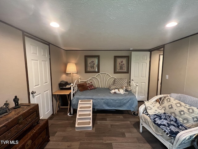 28529 US Highway 23, Big Stone Gap, VA 24219 - bedroom with dark wood-style flooring, recessed lighting, and a textured ceiling