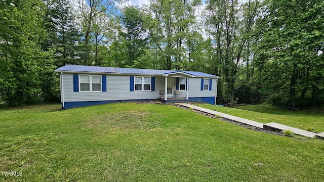 824 W Buckner Ave, Big Stone Gap, VA 24219 - manufactured / mobile home with covered porch, a front lawn, and metal roof