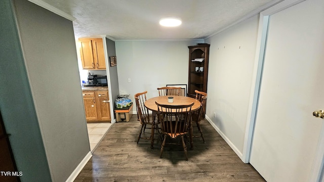 824 W Buckner Ave, Big Stone Gap, VA 24219 - dining room featuring light wood-style floors, crown molding, baseboards, and a textured ceiling