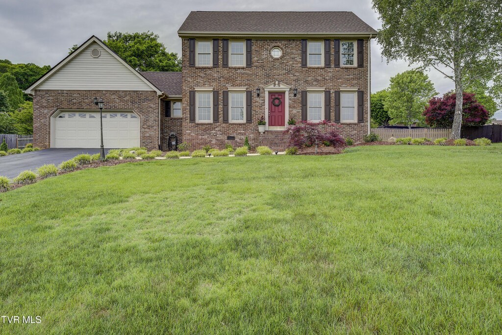 719 W Valley Dr, Kingsport, TN 37664 - photo 1