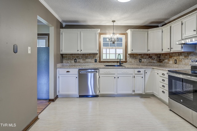 719 W Valley Dr, Kingsport, TN 37664 - kitchen featuring stainless steel appliances, under cabinet range hood, a sink, a chandelier, and decorative backsplash