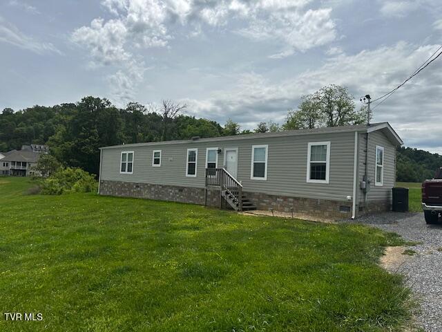 778 Hairetown Rd, Jonesborough, TN 37659 - manufactured / mobile home with crawl space and a front lawn