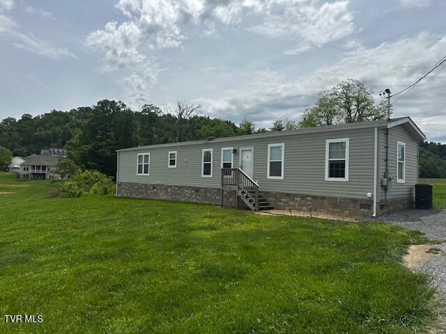 778 Hairetown Rd, Jonesborough, TN 37659 - manufactured / mobile home featuring a front lawn and crawl space