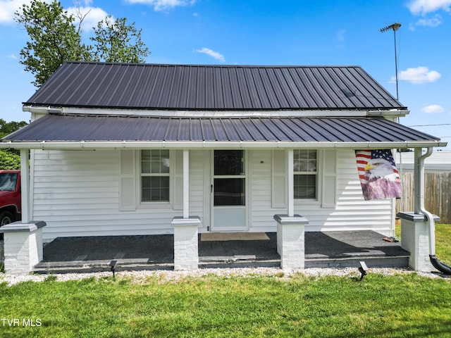 590 Kingsport Hwy, Greeneville, TN 37745 - bungalow-style home featuring a porch and metal roof