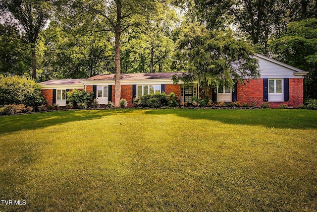 4401 Beechcliff Dr, Kingsport, TN 37664 - single story home featuring brick siding and a front lawn