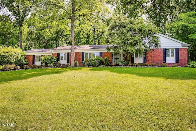 4401 Beechcliff Dr, Kingsport, TN 37664 - ranch-style home with brick siding and a front lawn