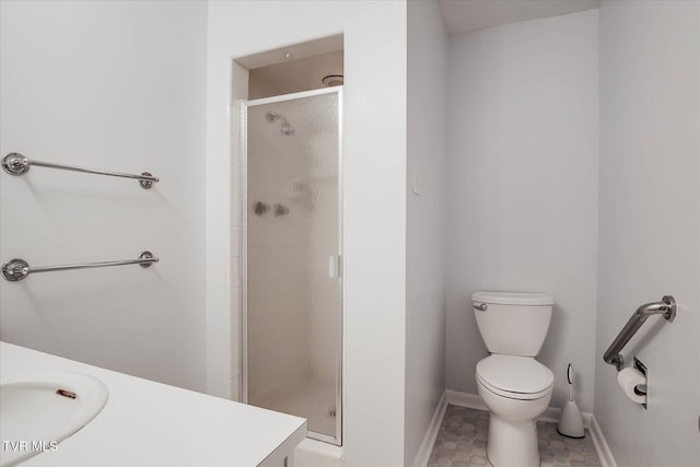 4401 Beechcliff Dr, Kingsport, TN 37664 - full bath featuring toilet, a shower stall, vanity, and baseboards