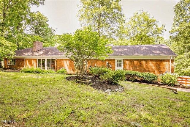 4401 Beechcliff Dr, Kingsport, TN 37664 - ranch-style home with a chimney, brick siding, and roof with shingles