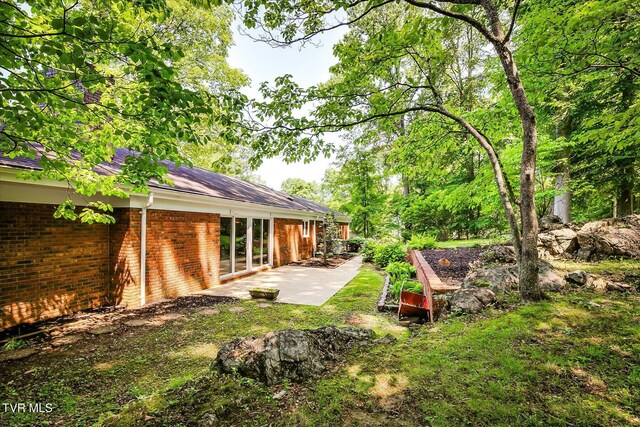 4401 Beechcliff Dr, Kingsport, TN 37664 - view of yard with a patio area